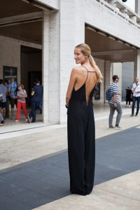 chao-he-thang-6-voi-nhung-bo-canh-jumpsuit-cut-out3
