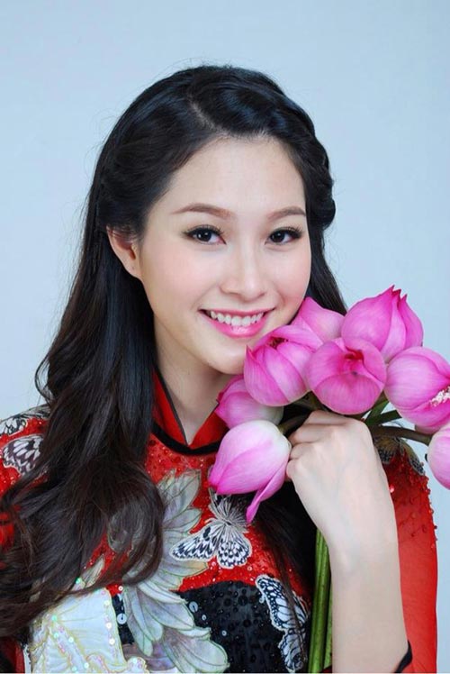 Những thiếu nữ Việt xinh đẹp nổi tiếng sau 1 đêm nhờ mặc áo dài trắng